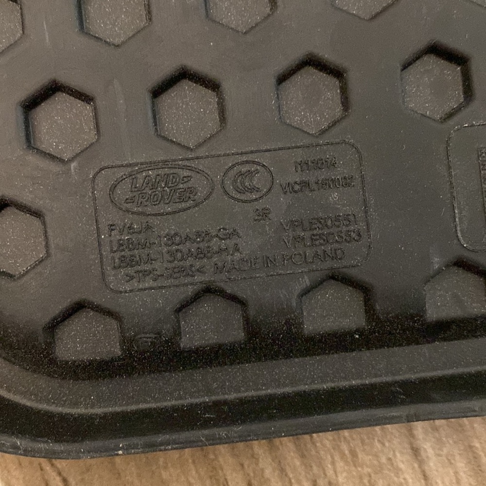 Land Rover weather floor mat - Picture 3 of 4